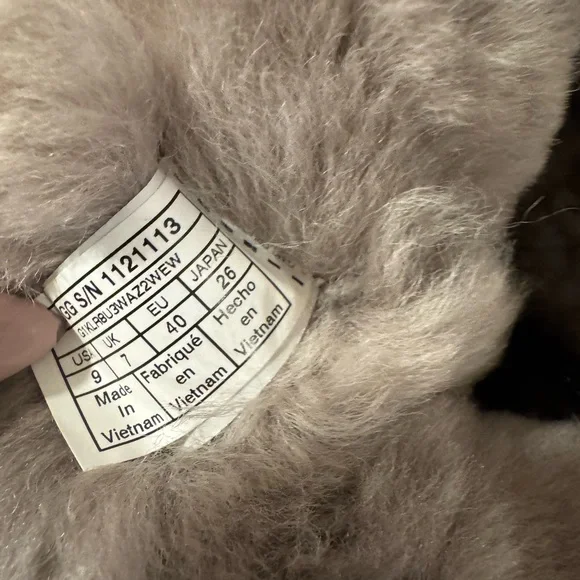 UGG boots. Due to dying techniques, color range between greenish and gray - Picture 8 of 8